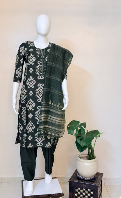 Mannequin wearing a dark green and white patterned kurta set.